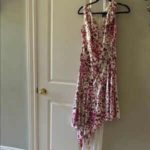 Floral Asymmetrical pretty Dress in great condition. No damages💗